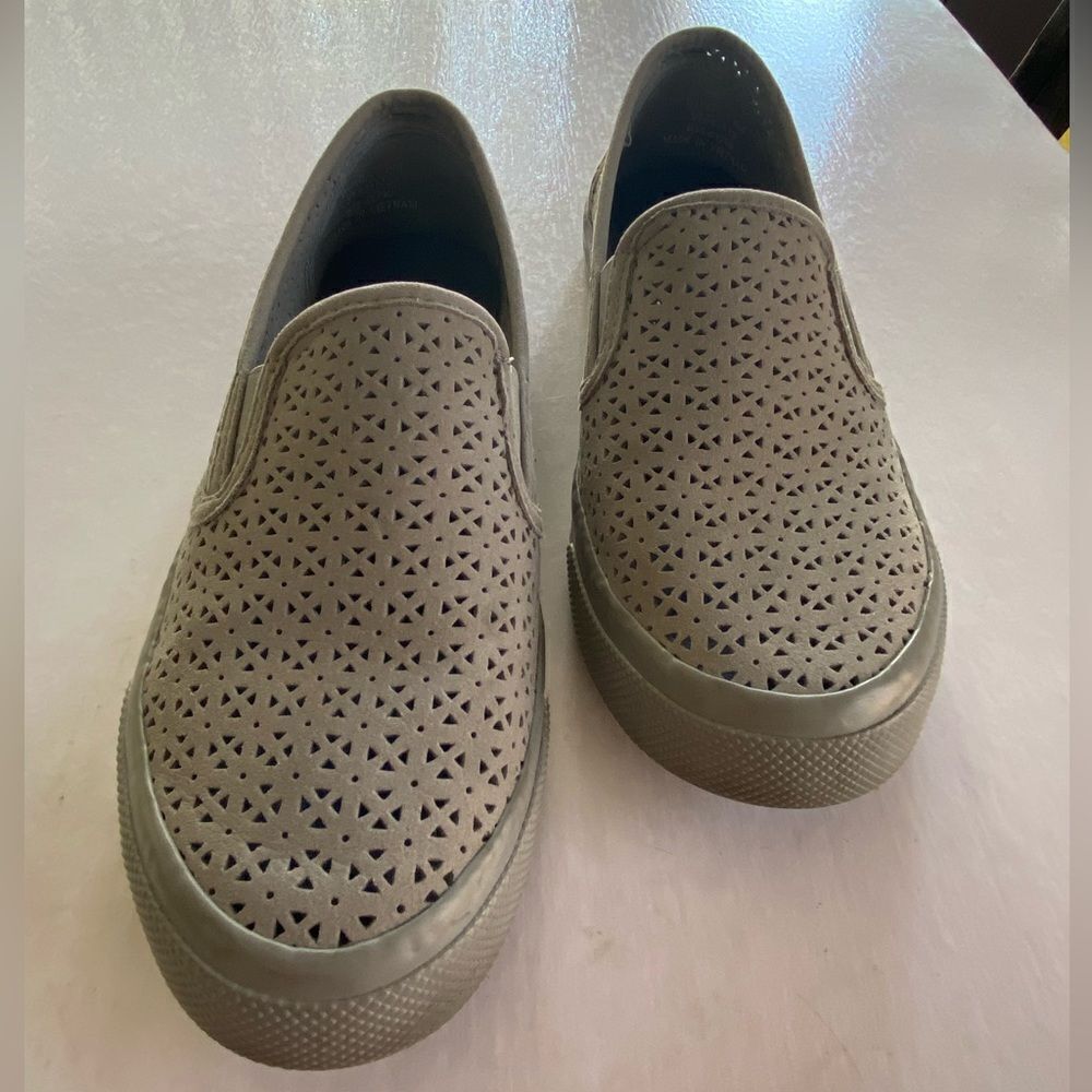 SPERRY Women’s Perforated Leather Gray Sneakers Size 8